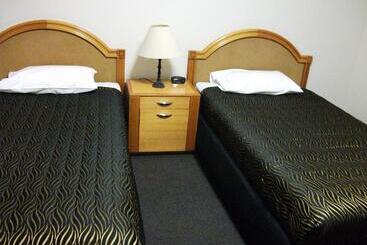 City Park Motel And Apartments