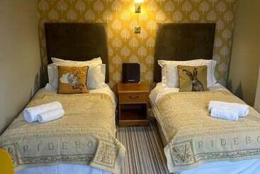 בית מלון כפרי The Ardingly Inn