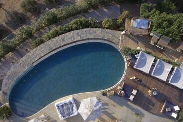 Отель Aigis Suites