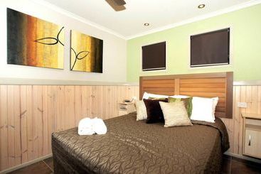 فندق Burleigh Beach Tourist Park