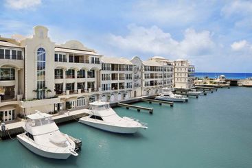 هتل Port Ferdinand Yacht and Beach Club Residences