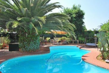 Pensiune Sleep Eezy Cottages