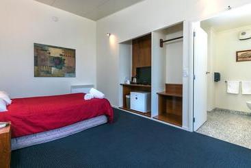 Riverlands Roadhouse Motel