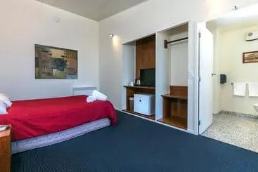 Riverlands Roadhouse Motel