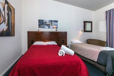 Riverlands Roadhouse Motel