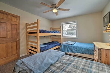 Cozy Houghton Lake Heights Cottage W/ Private Yard