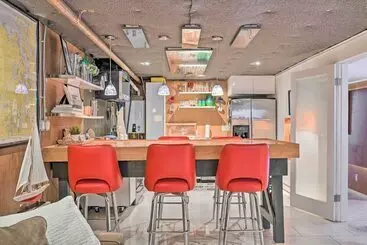 コテージ Edmonds Apartment With Private Wine Cellar!