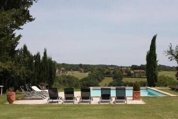 פנסיון The Grand Longere