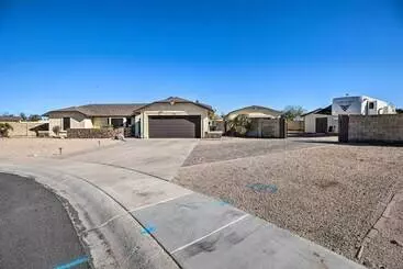 Mökkimajoitus Desert Home W/ Pool: 5 Mi To Peoria Sports Complex