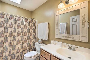 بيت ريفى North Carolina Home W/ Game Room, Deck & Fire Pit