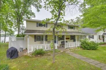 بيت ريفى Waterfront Cable Lake Cabin W/ Grill!