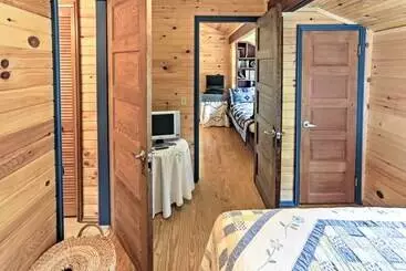 Bolton Landing Cottage: Walk To Lake George!