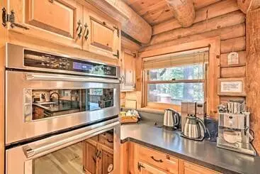 Mökkimajoitus 5 Mi To Hiking: Custom Cabin W/ Deck In Arnold!