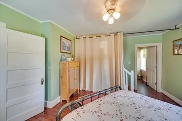 Mökkimajoitus Grandma S Farm House  On 125 Acres W/ Fire Pit!