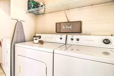 بيت ريفى Idyllic Creekside Bryson City Gem W/ Hot Tub!