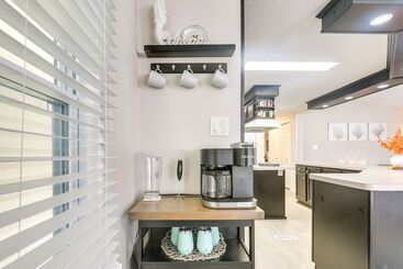 Сельский дом Deck & Pool Access: Myrtle Beach Getaway