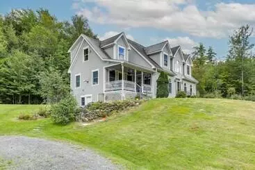 Mökkimajoitus Meriden Village Of Plainfield Home W/ Backyard