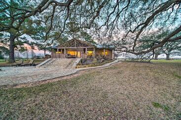 بيت ريفى Idyllic  Century Oaks Farm  In New Ulm On 46 Acres