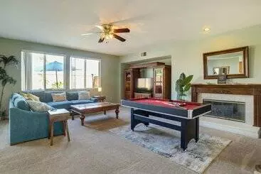 コテージ Sunny California Retreat   Pool, Patio & Grill!