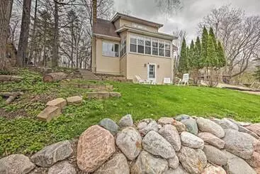 コテージ Waterfront Fond Du Lac Home On Deneveu Lake!