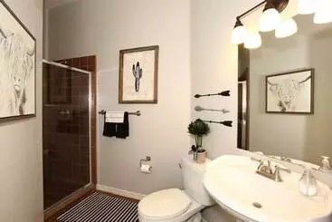 Mökkimajoitus Adobe Arizona Home W/ City & Mountain Views