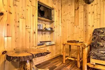 コテージ Cabin Near River   Treehouse Masters Stayed Here!