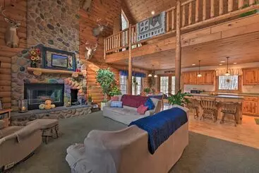 コテージ Homey Gresham Getaway: Ski, Hike, Explore & Relax!