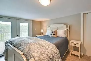 Mökkimajoitus Our Lakeside Retreat W/ Deck On Lake Herrington!