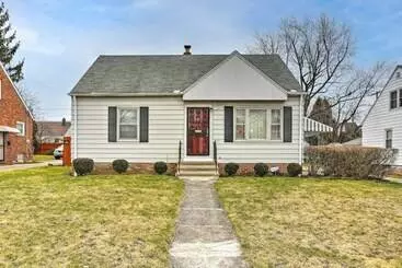 コテージ Quaint + Cozy Home < 15 Mi To Dtwn Cleveland!