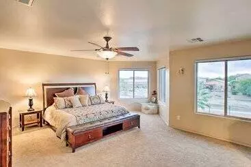 Mökkimajoitus San Tan Mountain Escape W/ Patio & Pool Access!