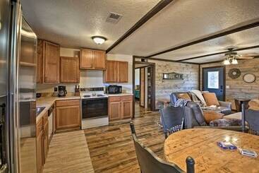 بيت ريفى Secluded Boles Home Near River: Pets Welcome!