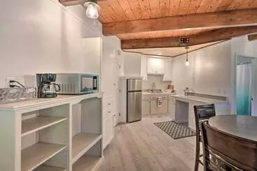 Mökkimajoitus Deck & Grill: Camino Home In Wine Country!