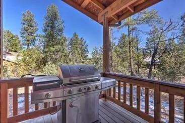 کلبه Hike, Fish, Golf & Ski: High Country Log Cabin!