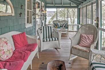 Dainty New Preston Cottage W/ Dock & Lake Views!