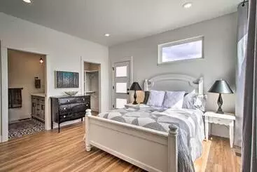 Mökkimajoitus Exquisite Discovery Mtn Home W/ Sweeping Views!