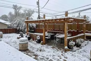 Mökkimajoitus Lovely Montrose Home W/ Yard: Walk To Dtwn & Park!