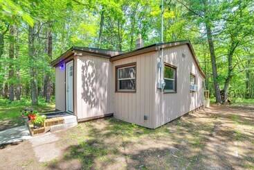 Sunroom, Deck & Grills: Marquette Cottage!
