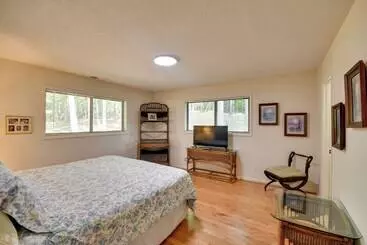 Mökkimajoitus Pet Friendly Cabin W/ Dock On Lake Martin!