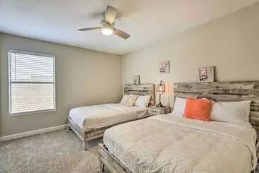 Vakantiehuisje Centrally Located Gilbert Home: Patio & Grill!