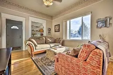 Mökkimajoitus The Diamond Bungalow    Cozy Caldwell Home!