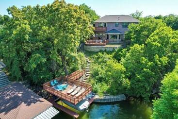 コテージ Waterfront Granbury Home W/ 3 Decks & Lake Access!