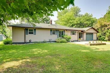 Charming Wausau Cottage: On Site Lake Access!