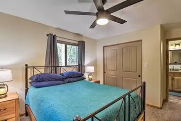 コテージ Cozy Pinetop Cabin: Walk To Shops + Dining!