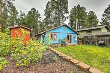 コテージ Forested Flagstaff Getaway: Garden, Gas Grill
