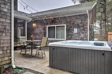 بيت ريفى Rockaway Beach Home W/ Hot Tub: 4 Blocks To Beach!