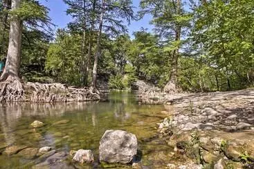 コテージ Charming Lake Retreat W/ Patio & Boat Parking!