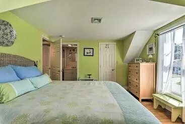 Cape Cod Cottage W/ Deck, Grill, & Games!