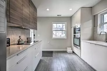 Mökkimajoitus Home W/ Office + Yard: 25 Mi To Downtown Chicago!