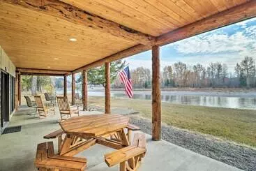 コテージ Kalispell Riverfront Home By Glacier National Park