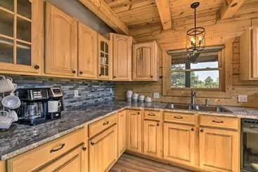 Mökkimajoitus Lazy Beaver Lodge Pagosa Cabin W/ Deck, Fire Pit